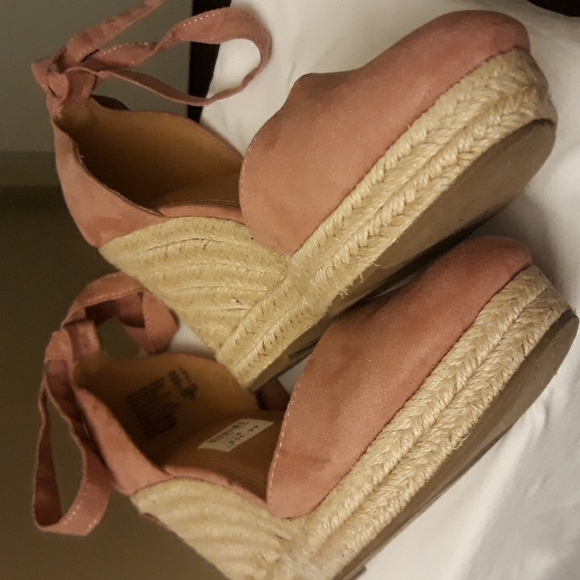 Brash Rose Colored Platform Espadrilles 4" w/1" (walks like your in 3" heels). - Picture 4 of 5